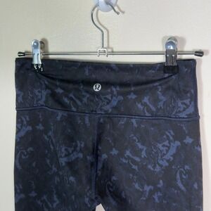 Lululemon Size 4 Women's Leggings Blue Black Abstract Print Athleisure Yoga